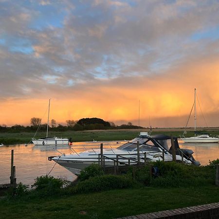 Hot Tub With A View - Christchurch Harbour Extérieur photo
