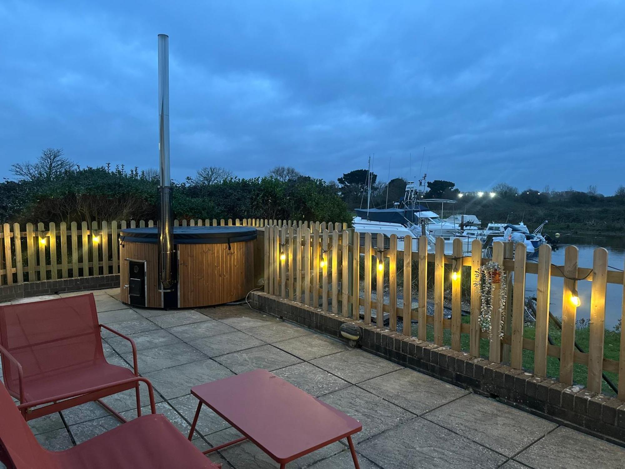 Hot Tub With A View - Christchurch Harbour Extérieur photo