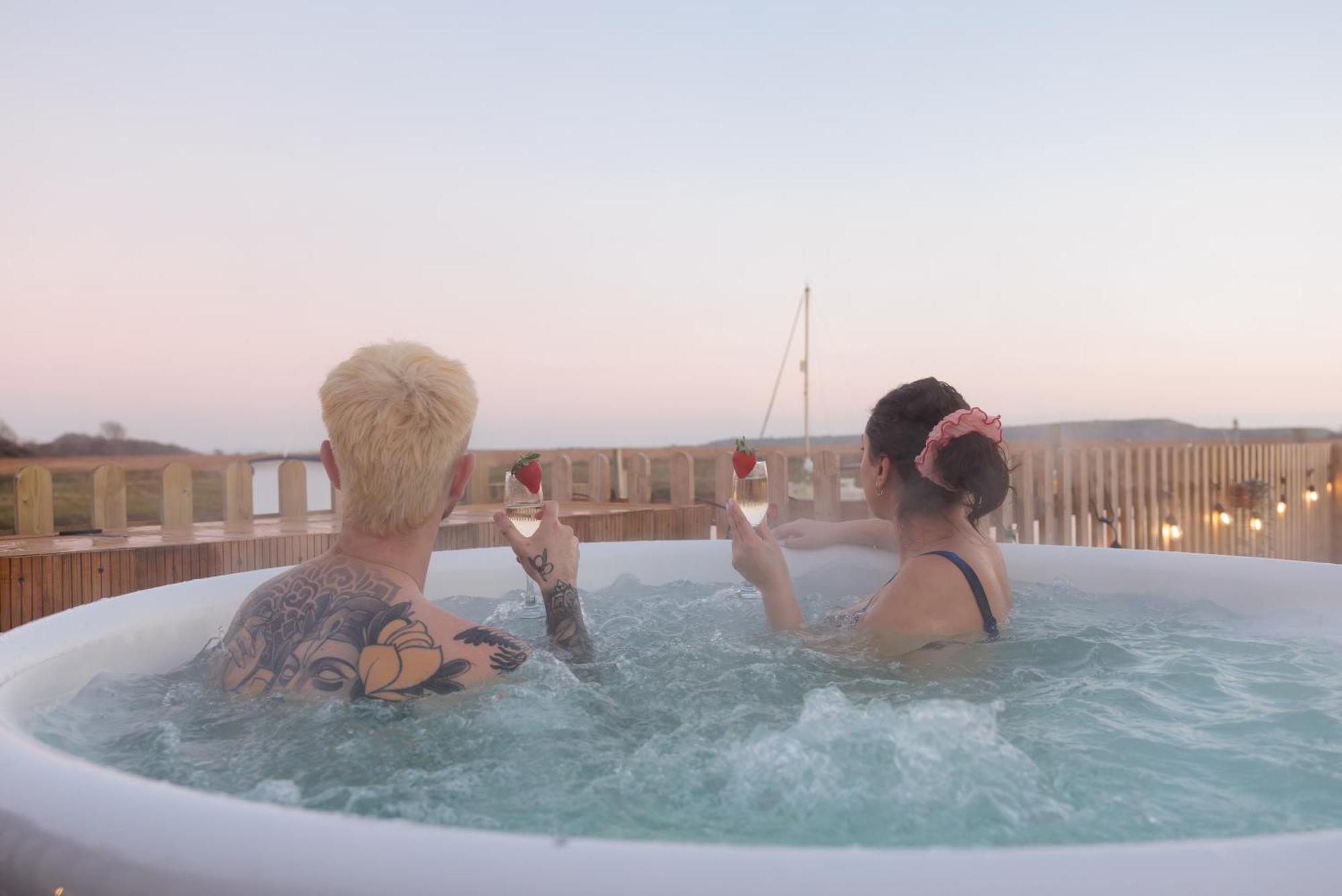 Hot Tub With A View - Christchurch Harbour Extérieur photo
