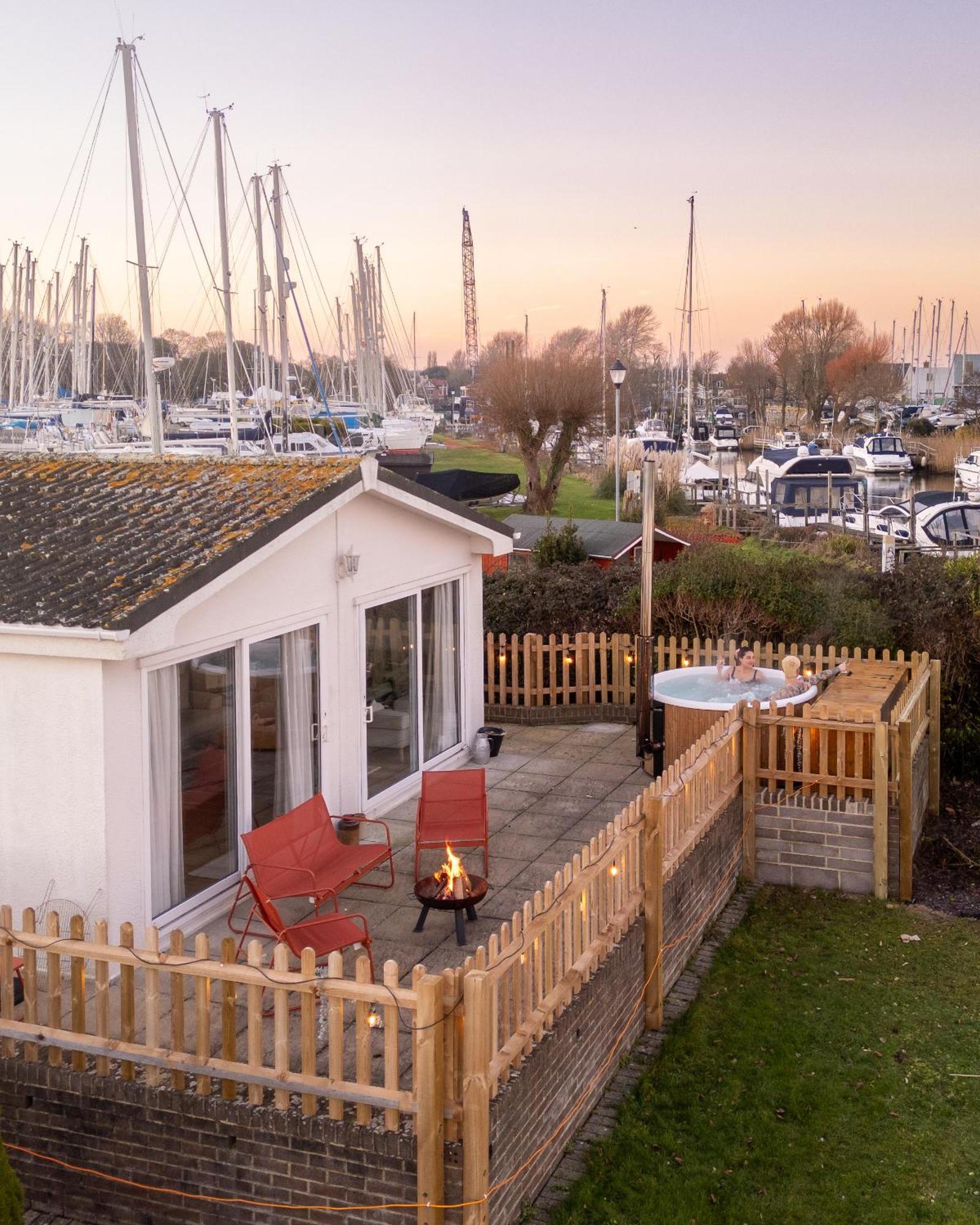 Hot Tub With A View - Christchurch Harbour Extérieur photo